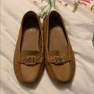 Tory Burch Kendrick Driving Loafer 8M Tan
